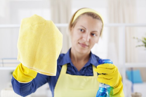 Safe handling of carpet cleaning equipment and solutions in Cr0