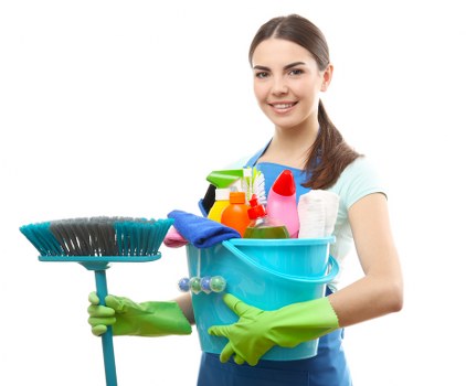 Deep cleaning service performed by a cleaner in Cr0