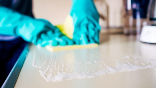 Removing stains during upholstery cleaning in Cr0